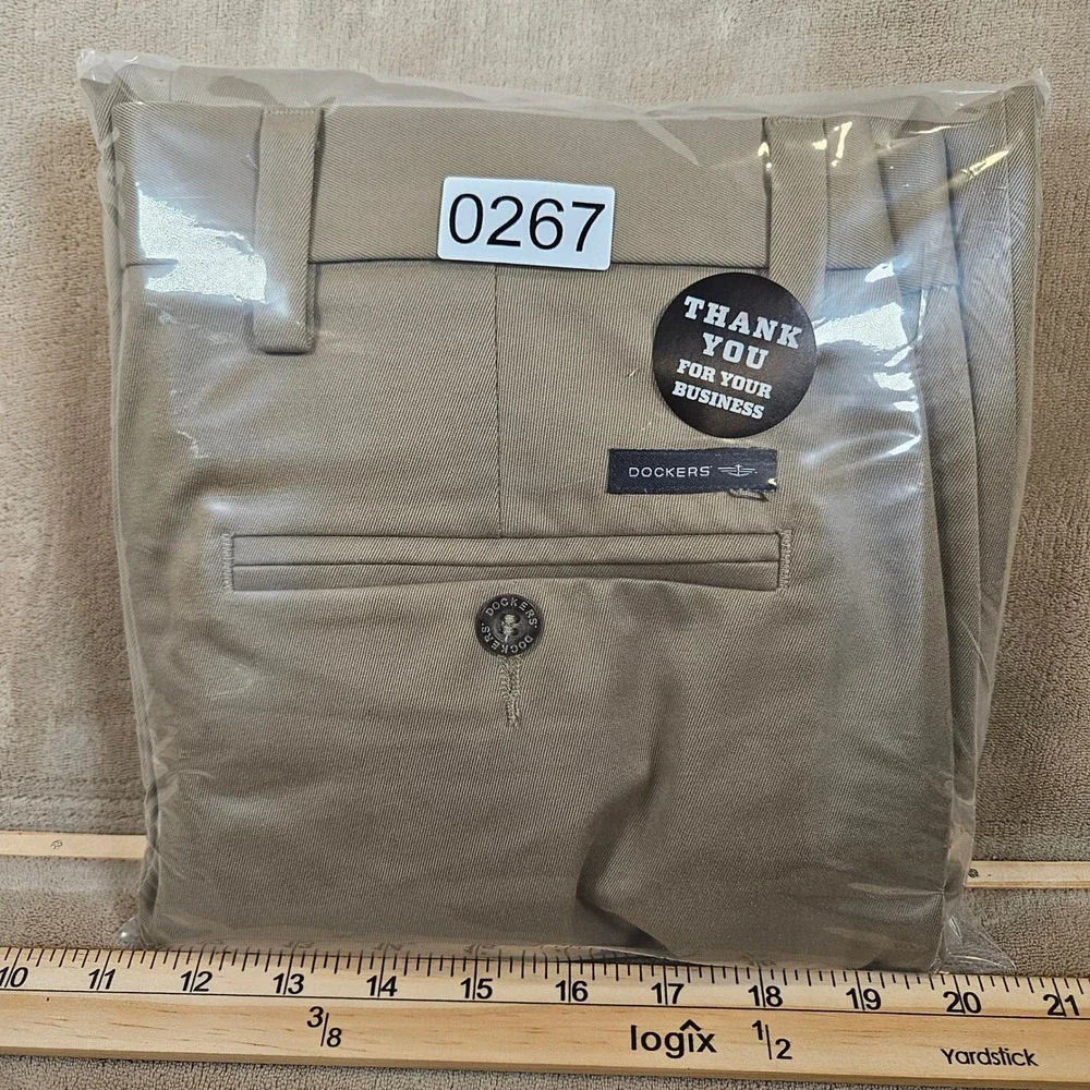 Dockers Men's D3 Classic Fit Pleated Chinos Khaki Tan Cotton Pants 30x32